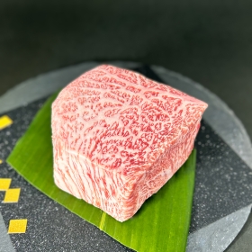 黒毛和牛極上モモ 200g
